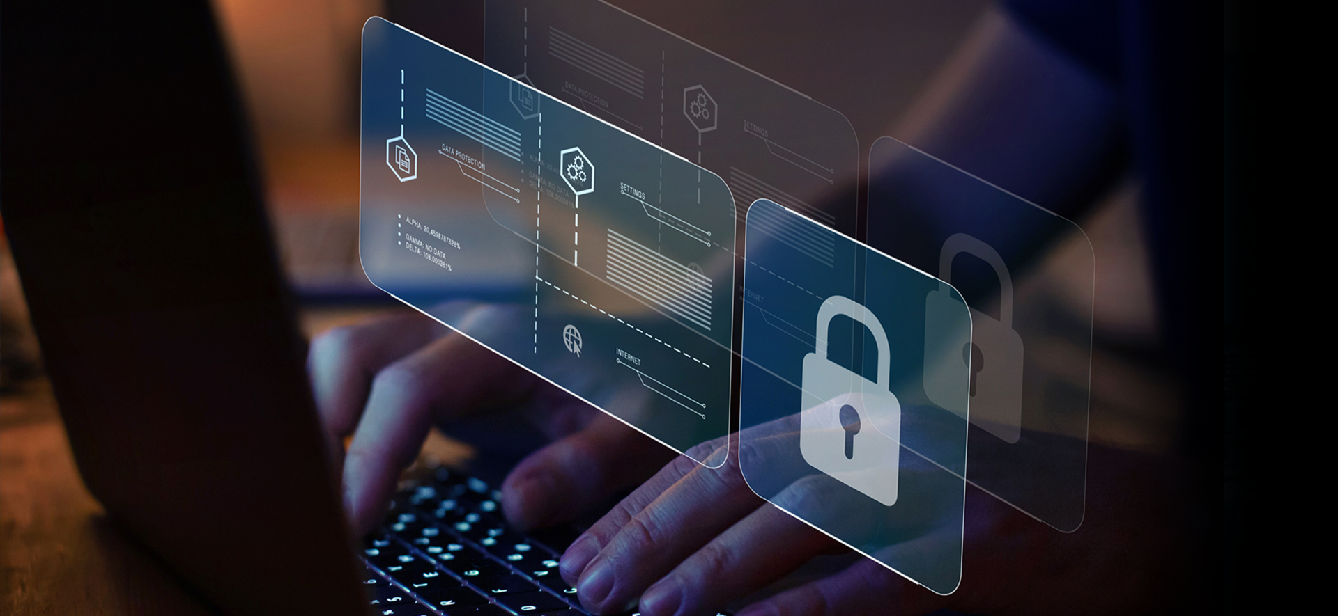 dłonie piszące na klawiaturze