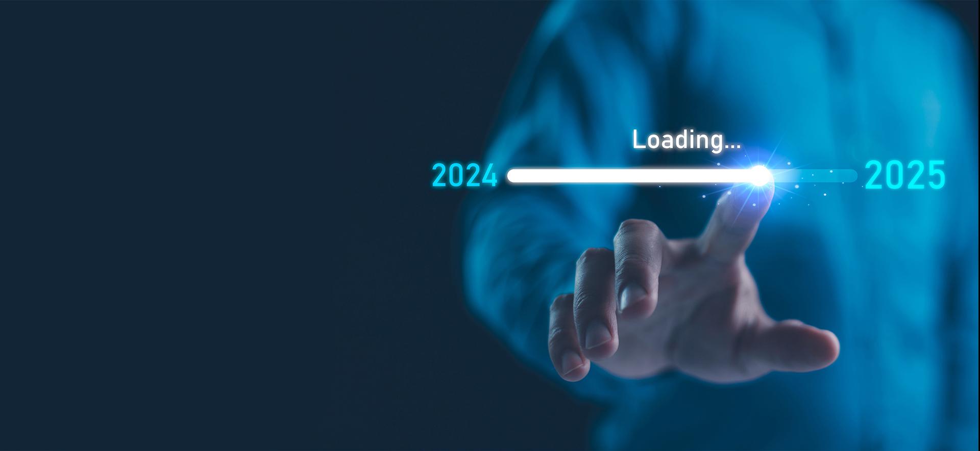 palec wskazujący linię czasu przesuwającą się z roku 2024 na 2025