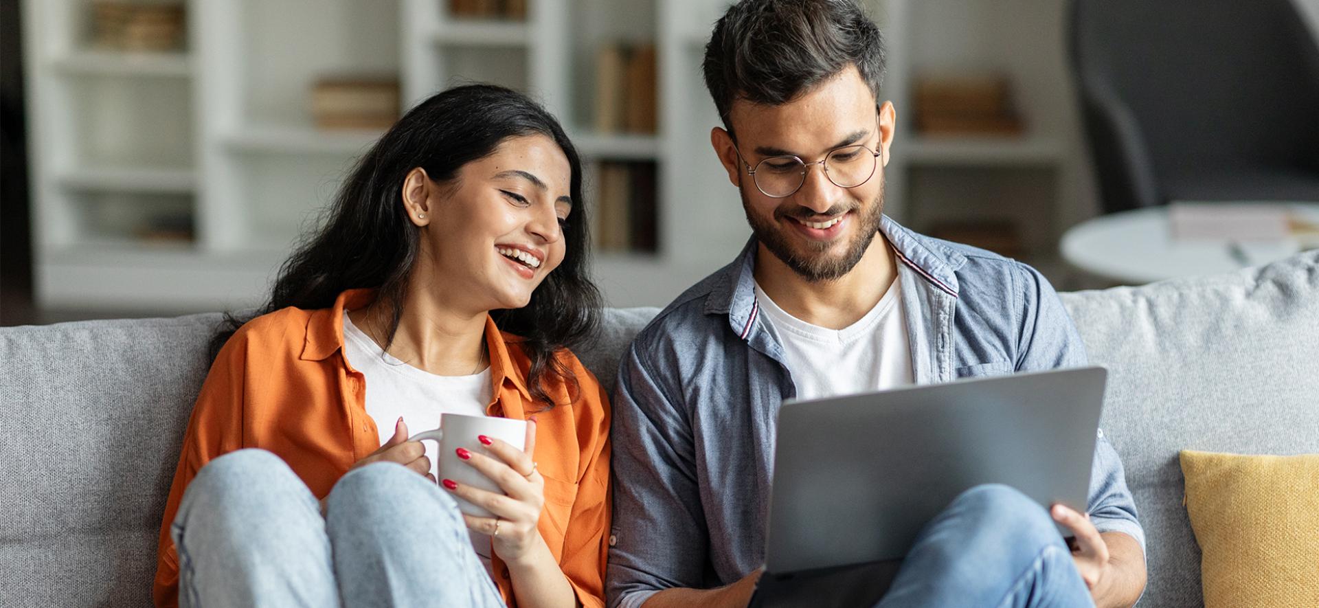 Ludzie korzystający z Internetowego Konta Pacjenta