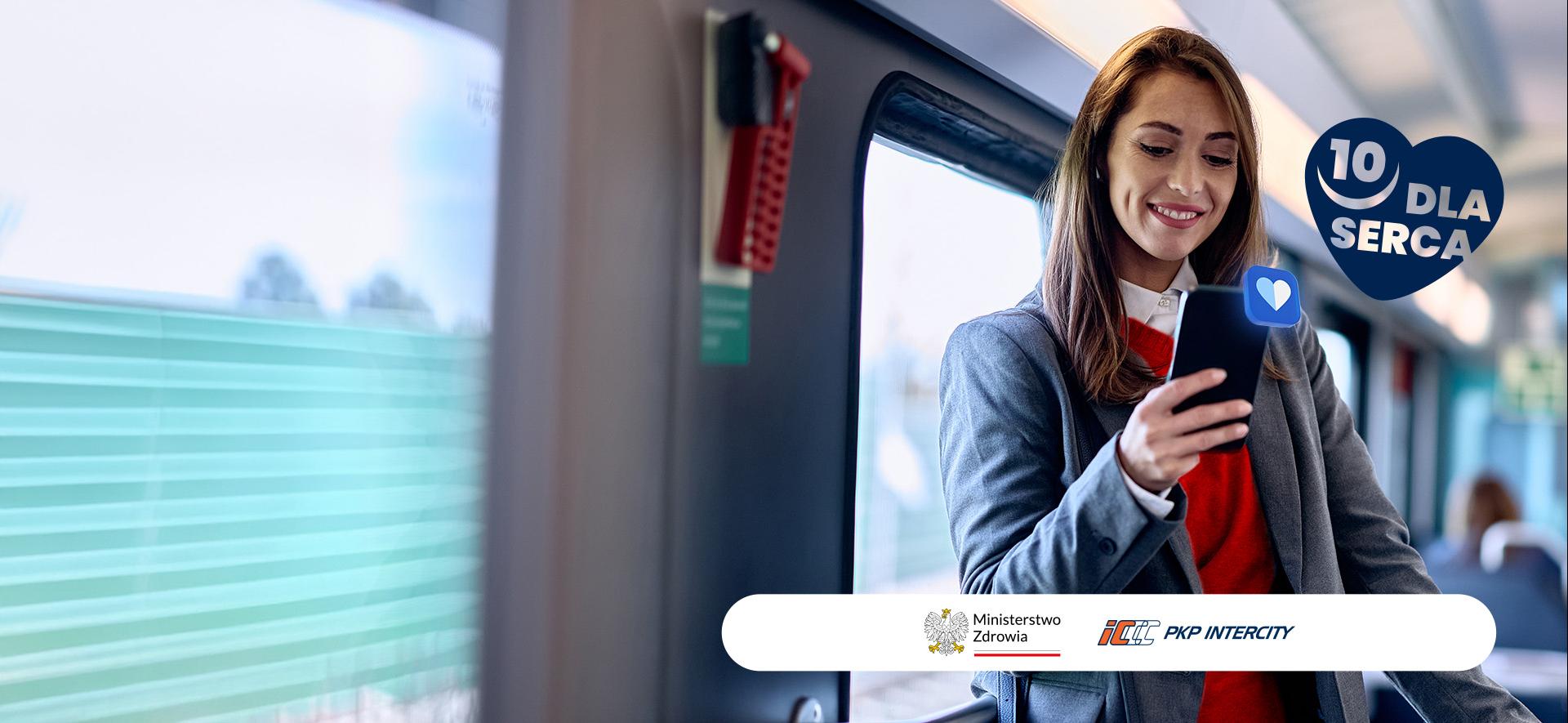 Dziewczyna ze smartfonem w rękach 