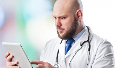 zdjęcie przedstawiające pracownika medycznego