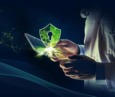 osoba w kitlu trzyma tablet, a z niego wyłania się cyfrowa tarcza