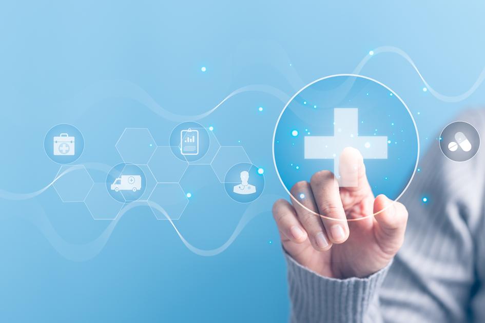 ręka wskazująca wirtualny krzyżyk medyczny