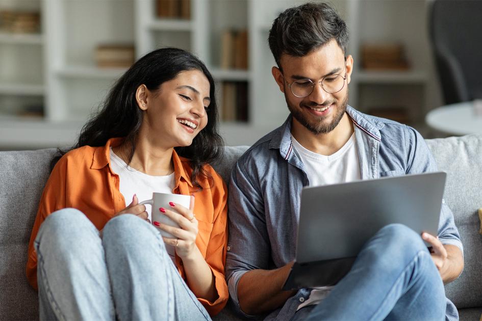 Ludzie korzystający z Internetowego Konta Pacjenta